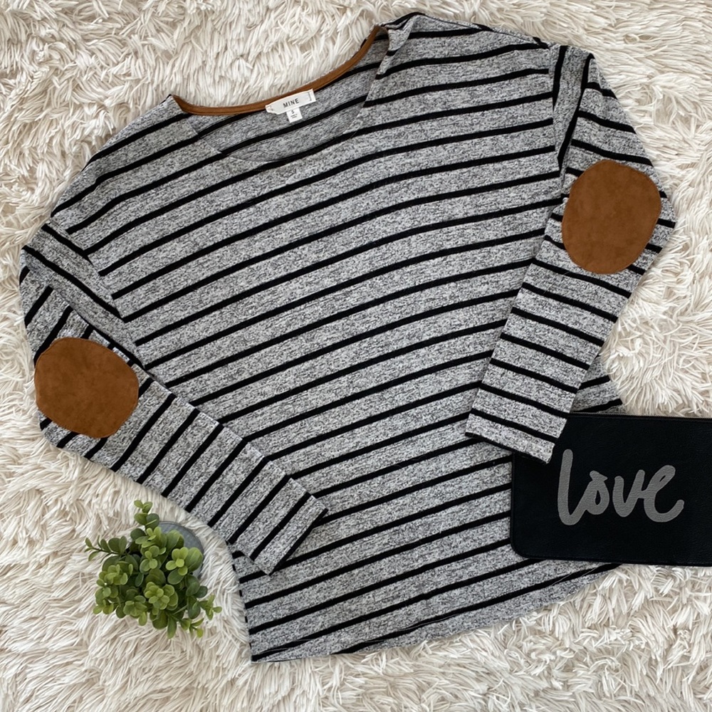 Mine Button Back Scoop Neck LS Top 💗 Heather Gray & Black